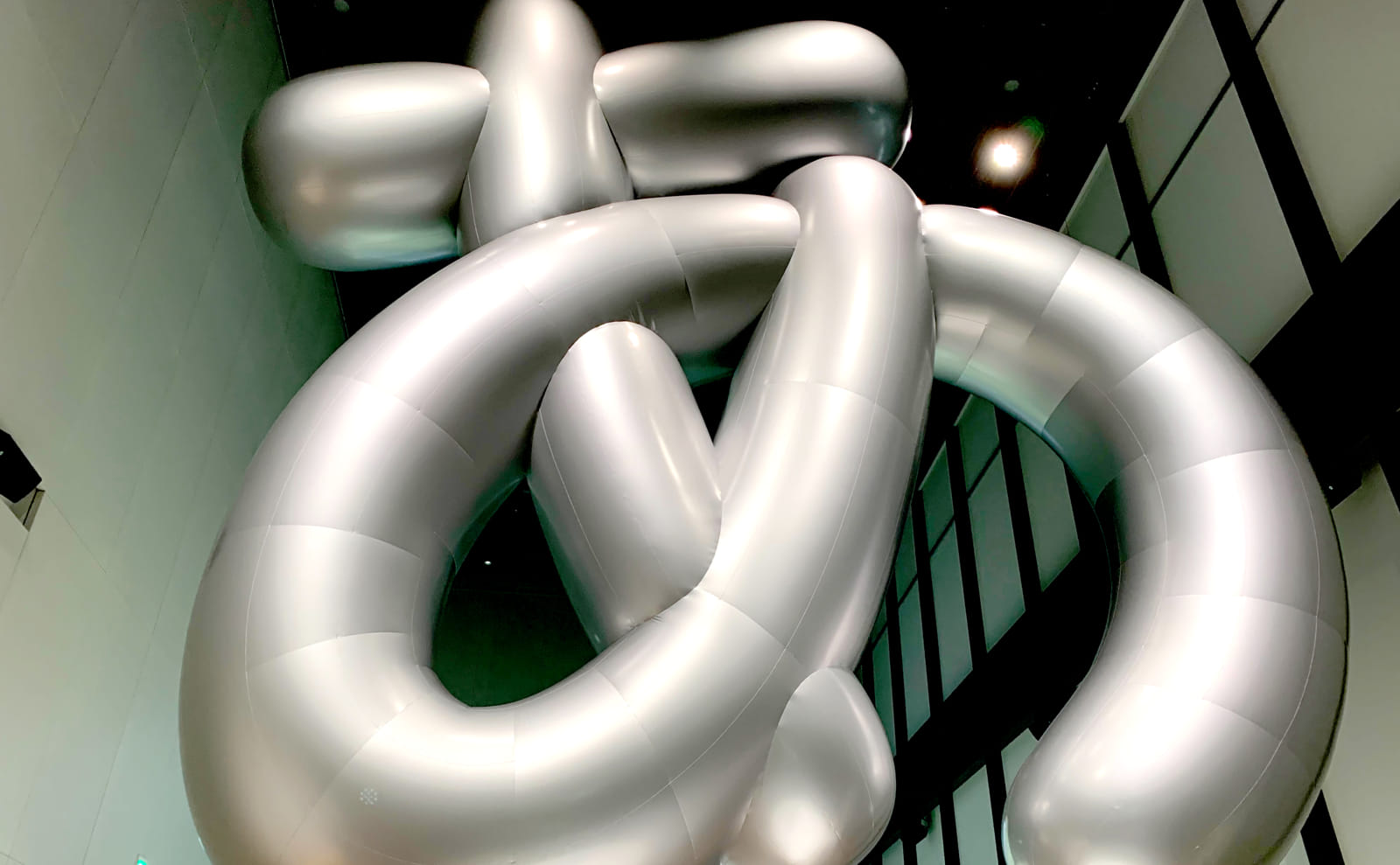 大きな「あ」のお出迎え